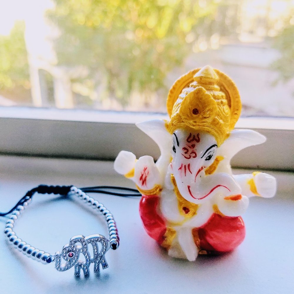 Beautiful elephant with crystals adjustable bracel